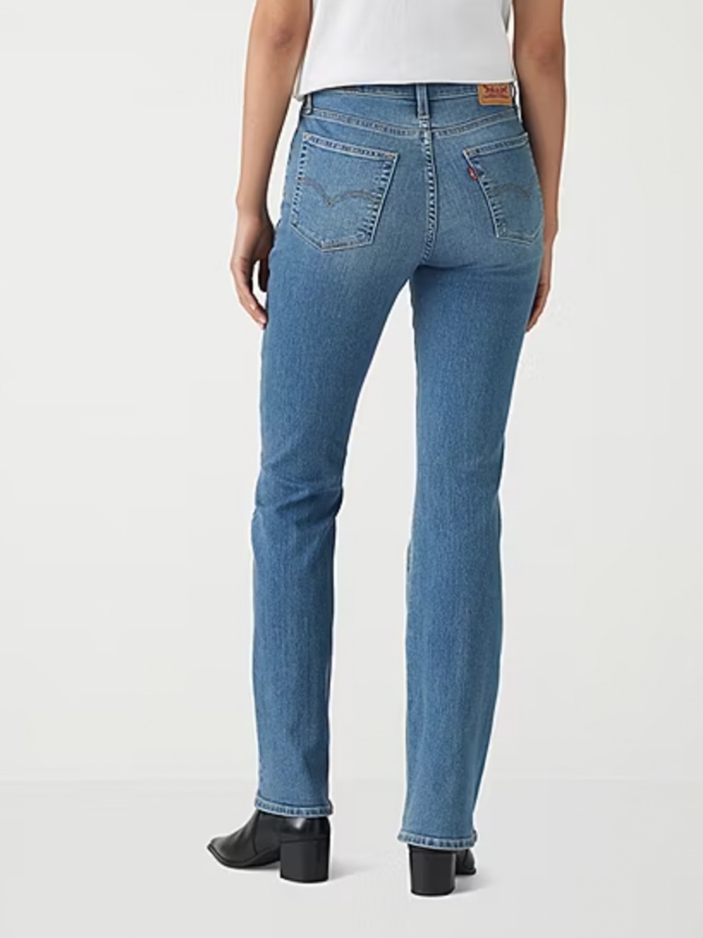 NWT 28x32 Levi's Women's 725 High Rise Bootcut Jeans - Picture 2 of 11
